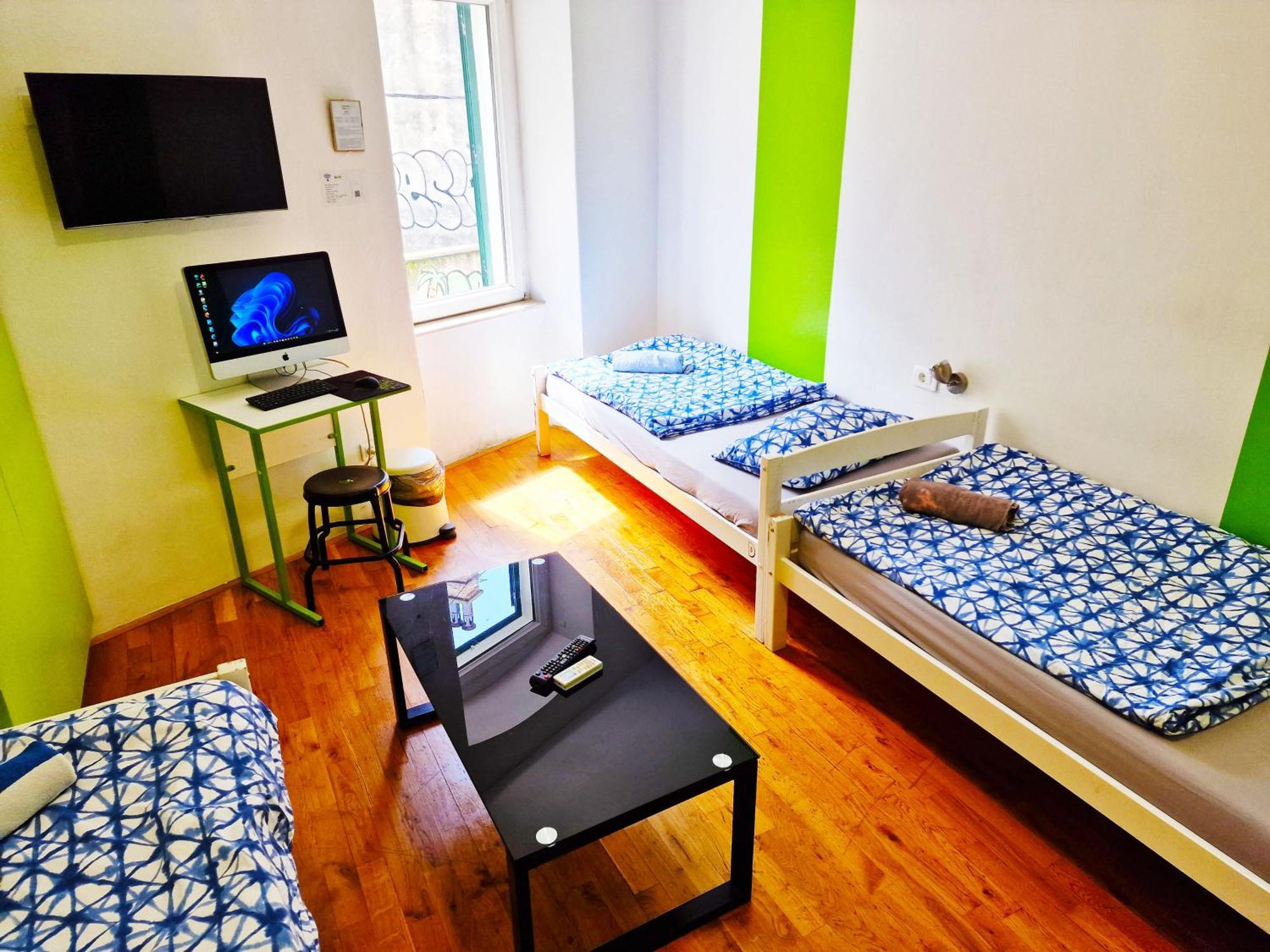 Croparadise Hostel Split Exterior photo