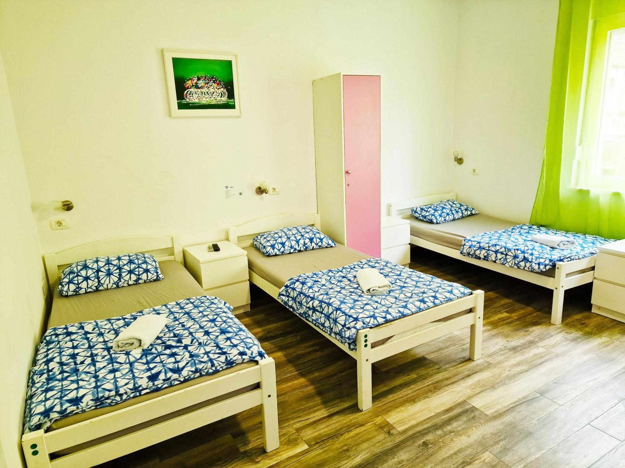 Croparadise Hostel Split Exterior photo